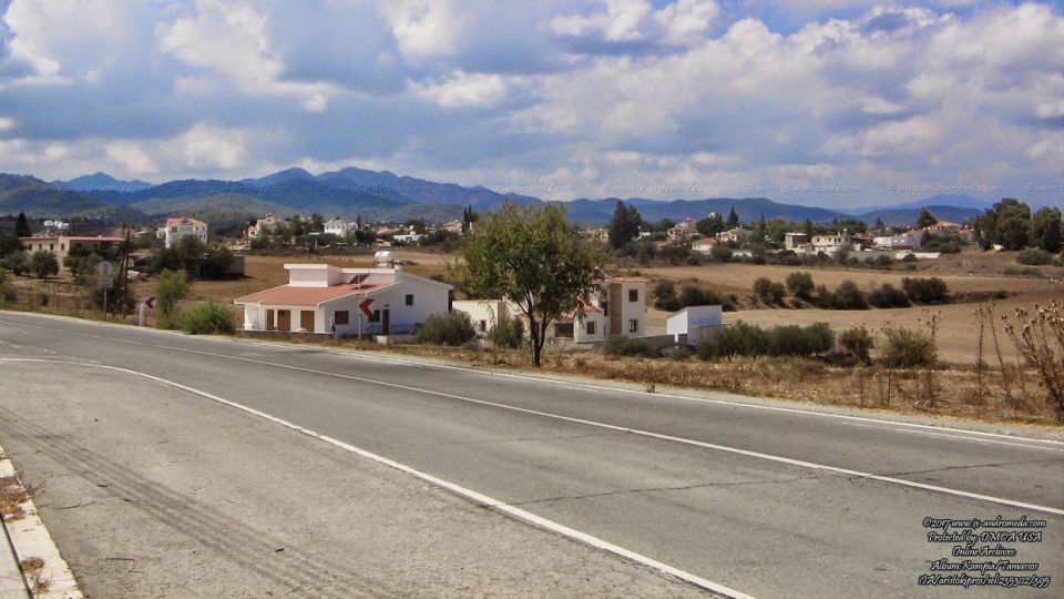 Kampia village as it appears on the road to Analiontas