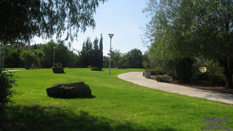 Carolina Park in Ilioupoli