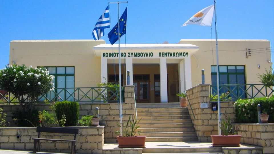 The building of the community council of Pentakomo