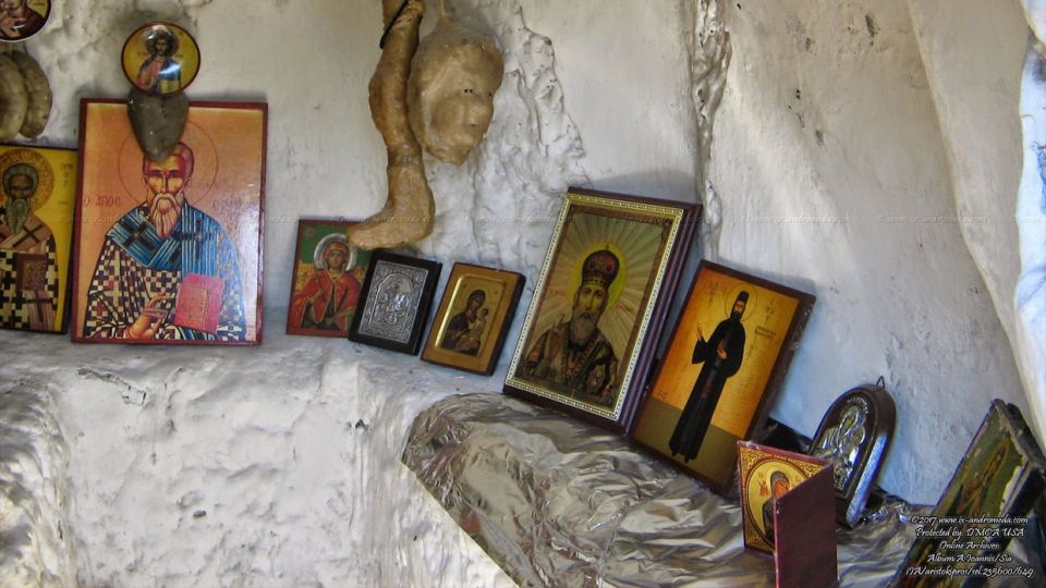 Η σπηλιά του Αγίου Ιωάννη που έσκαψε με ένα μικρό σουγιά