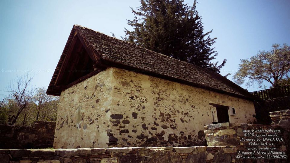 Από τα παλαιότερα Θρησκευτικά μνημεία του νησιού το εξωκλήσι Αρχαγγέλου Μιχαήλ