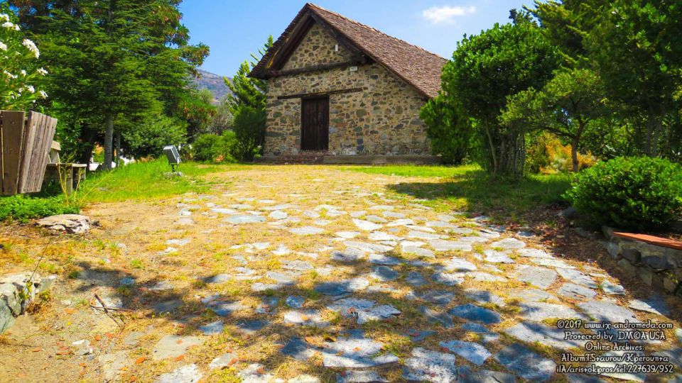 Η αρχαία εκκλησία του Τιμίου Σταυρού στο χωριό Κυπερούντα, χρησιμοποιείται σαν εκθεσιακός χώρος