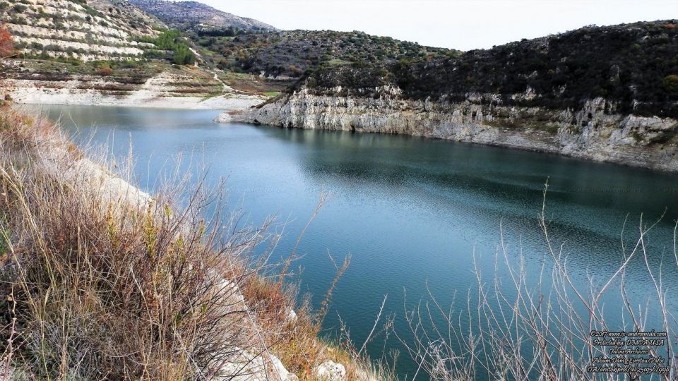 Το λιθόρριπτο φράγμα Ευρέτου σχηματίζει πανέμορφη λίμνη