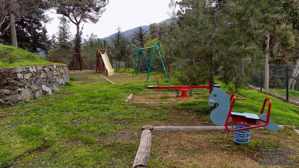 The picnic area of Kapoura at the “Madari” mountain peak