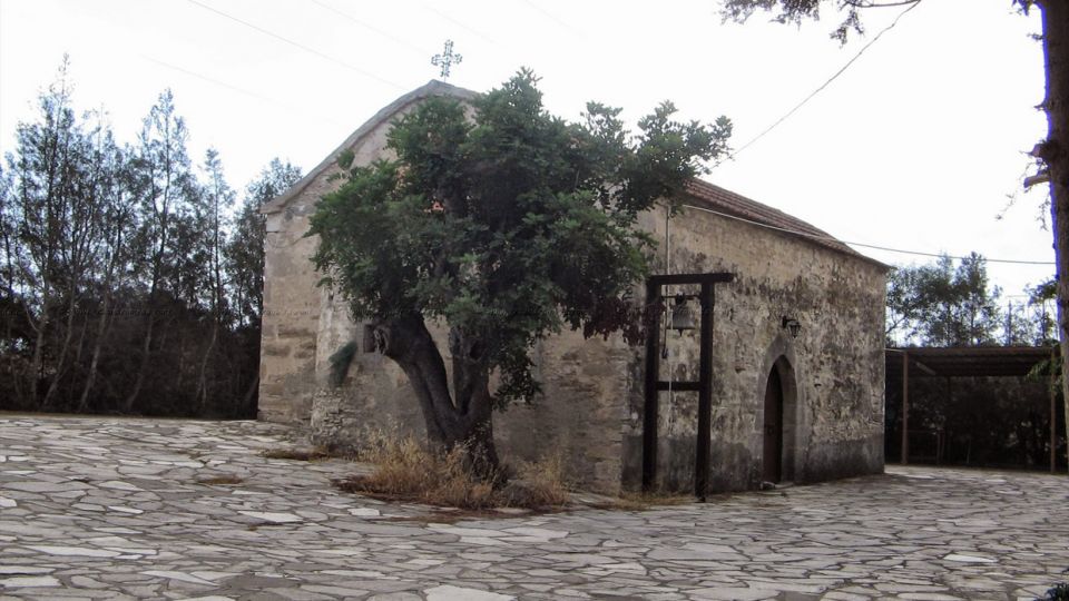 Agios Loukas chapel in Skarinou
