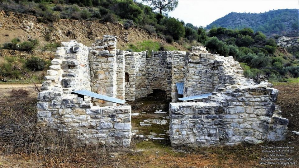 Τα ερείπια της Μεσαιωνικής εκκλησίας Παναγίας Χαματσιώτισσας ή Χωρμακιώτισσας