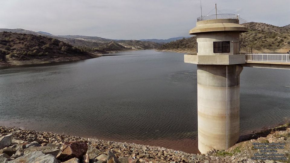 Mylos and Syrkatis create the lake at the Dipotamos dam