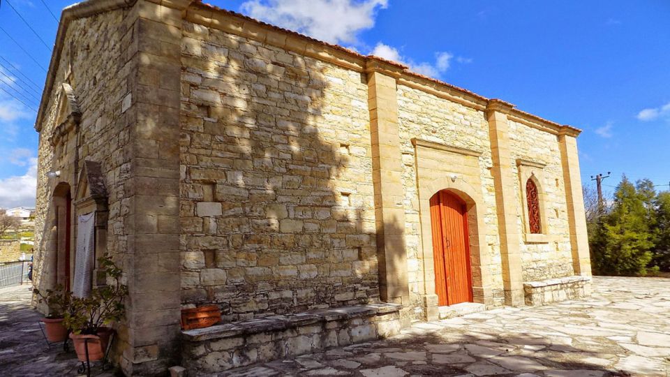 Ο Ι.Ν. Παναγίας Περαβουνιώτισσας στο χωριό Βουνί