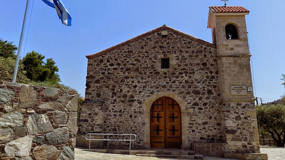 Ο Ι. Ν. Τιμίου Προδρόμου στο χωριό Λουβαράς