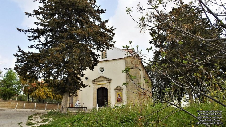 Η μία από τις 3 εκκλησίες που υπάρχουν στο νησί και είναι αφιερωμένες στον Άγιο Τυχικό