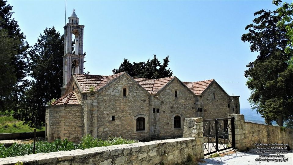 Η Μοναδική εκκλησία η οποία είναι αφιερωμένη στα αδέρφια Άγιος Ζηνόβιος και Αγία Ζηνοβία