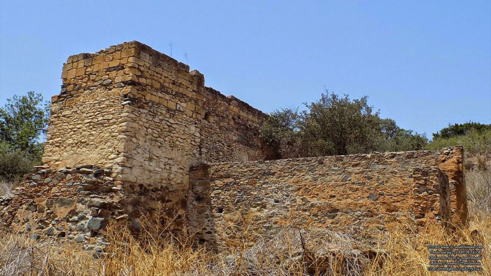 Ο νερόμυλος Περιστερώνας έχει θαφτεί κάτω από τόνους μπάζων και χώματος