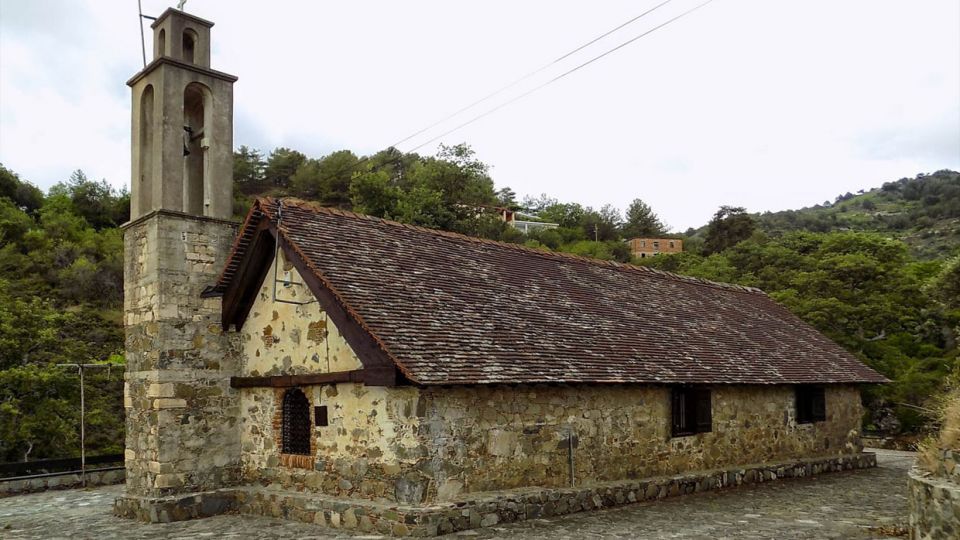 Ο Ιερός Ναός Αγίας Παρασκευής στο χωριό Λειβάδια Πιτσιλιάς είναι κτίσμα του 1880 