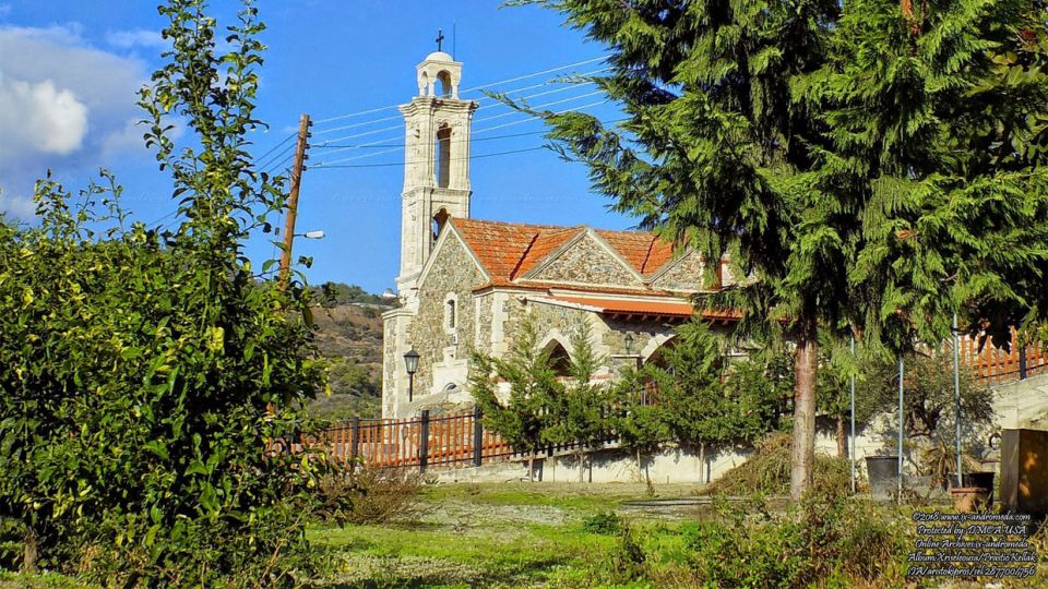 Από τον 17ον αιώνα είναι κτισμένη η εκκλησία της Παναγίας Χρυσελεούσας στο Πραστειό Κελλακίου