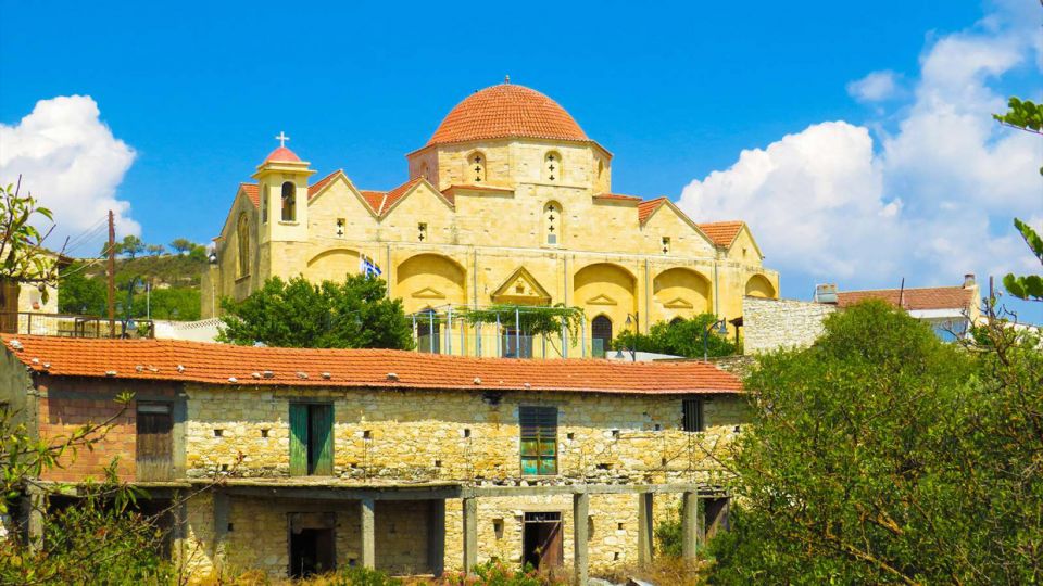Θαυμαστό οικοδόμημα ο Ιερός Ναός Αγία Βαρβάρα στο χωριό Σαλαμιού της Πάφου