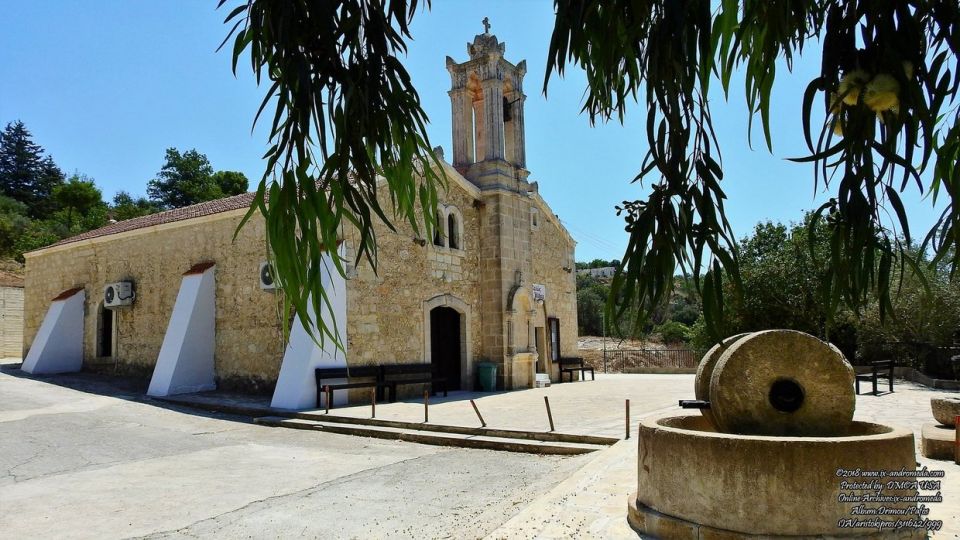 Η Εκκλησία Χρυσοσωτήρος στο χωριό Δρύμου της επαρχίας Πάφου