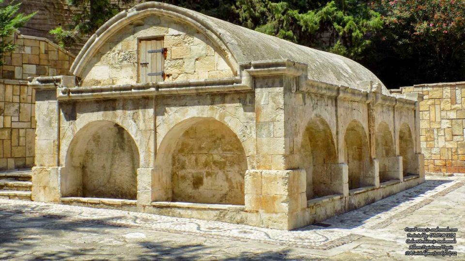 Τόνοι μελανιού θα χρειαστούν για να γραφτούν οι ερωτικές ιστορίες που διαδραματίστηκαν στην Βρύση των Πεγειώτισσων