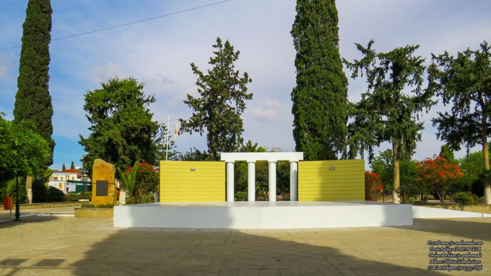 Το άλλοτε παραδοσιακό κέντρο των Λειβαδιών ή Λιβαδιών Λάρνακας έχει διαμορφωθεί σε πλακόστρωτη πλατεία