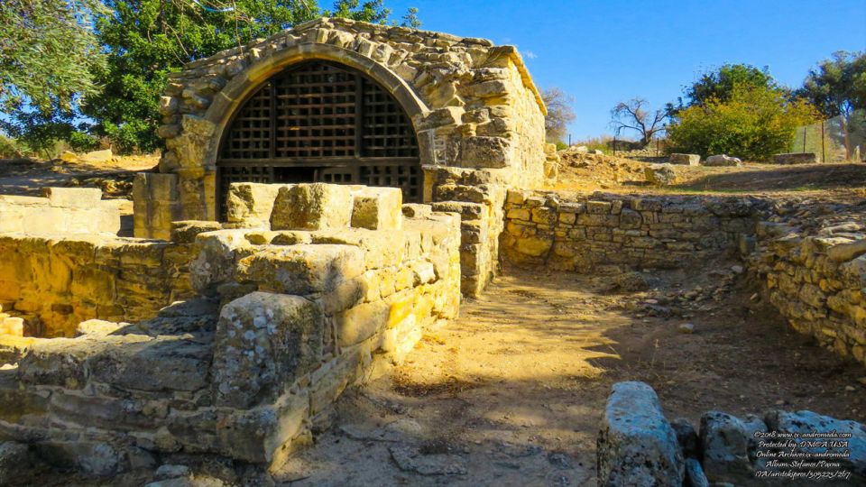 Το αρχαίο εξωκλήσι που είναι αφιερωμένο στον Άγιο Στέφανο βρίσκεται στη Πάχνα Λεμεσού
