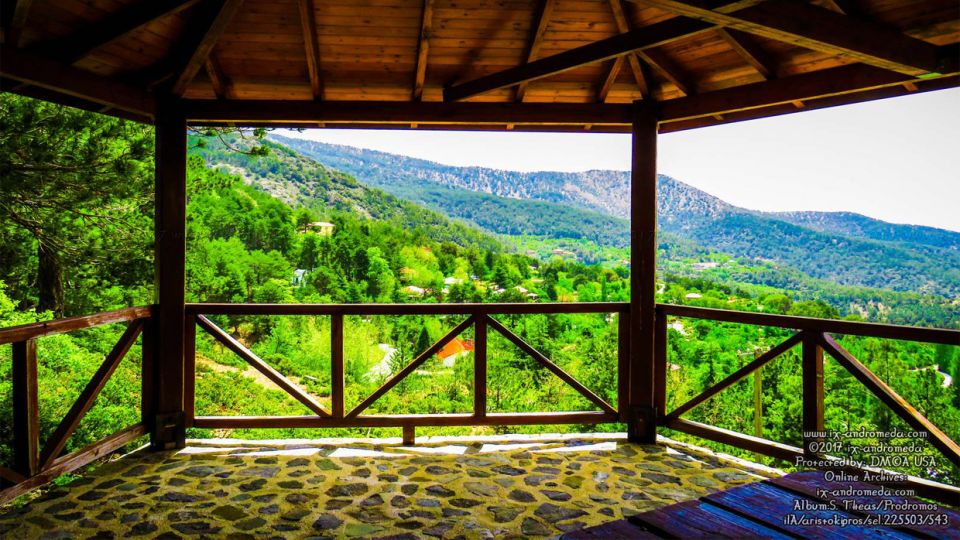 Από το σημείο θέας Προδρόμου μπορείτε να παρατηρήσετε την νότια κοιλάδα Μαραθάσας