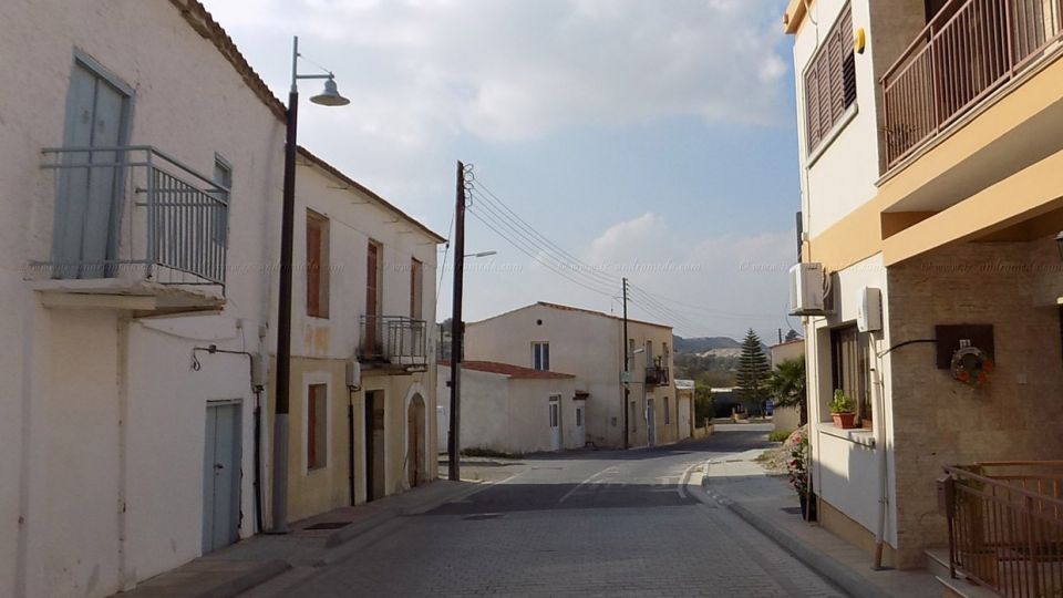 Γειτονιά στο χωριό Μαζωτός Λάρνακας