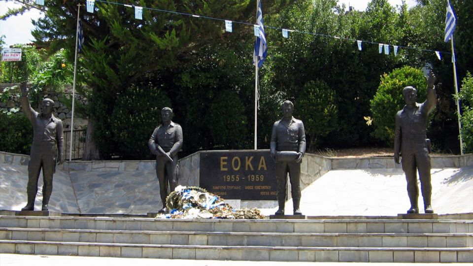 Μνημείο στους  Αγωνιστές της ΕΟΚΑ στο χωριό Σπήλια