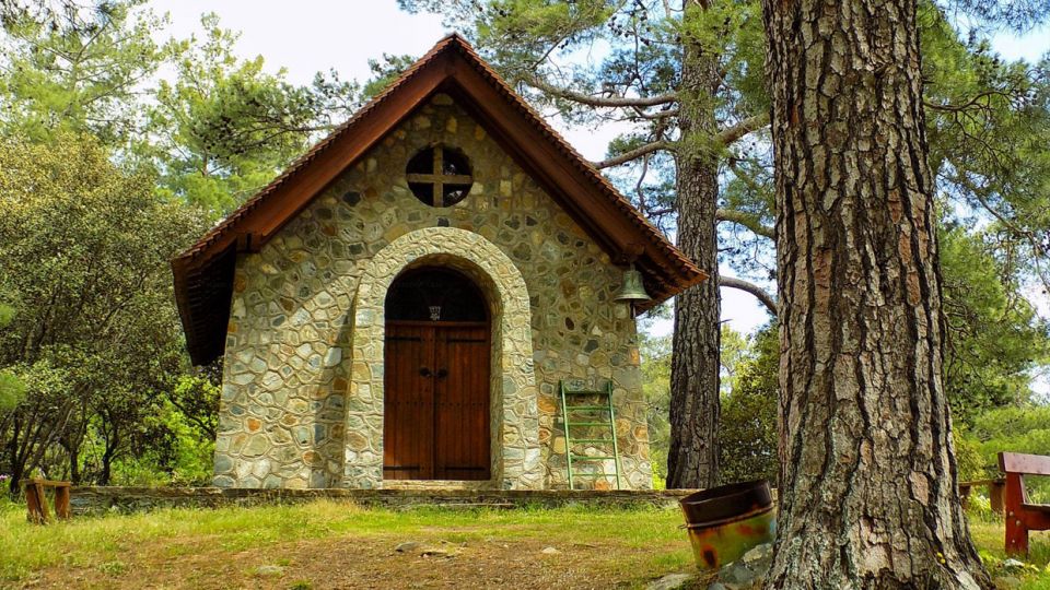 Εξωκλήσι Άγιος Γεώργιος Έμνων στο χωριό Παναγιά Πάφου