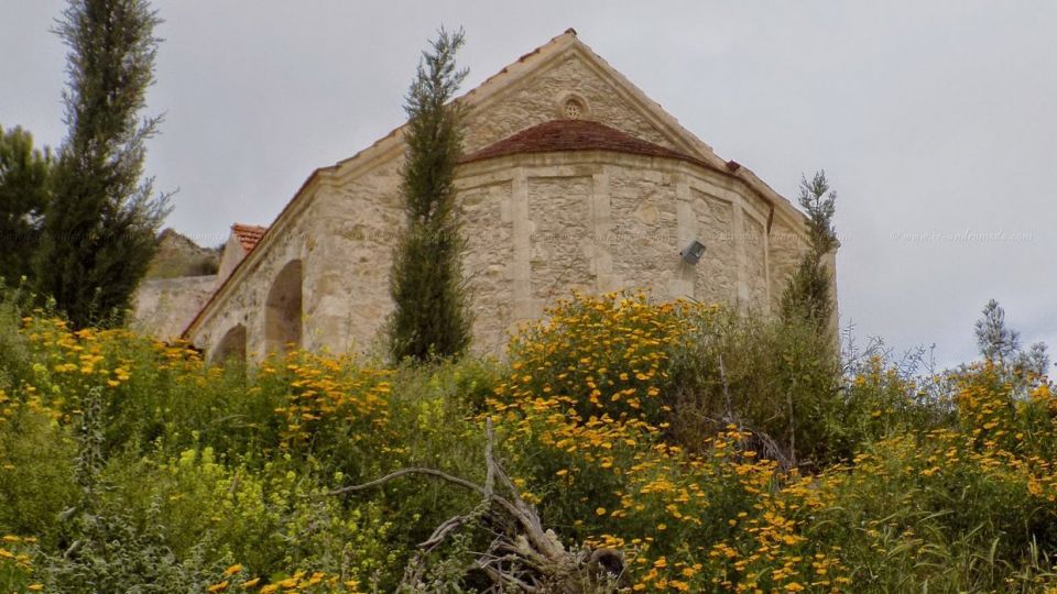 Το εξωκλήσι Άγιοι Ηλιόφωτοι στη Κάτω Μονή