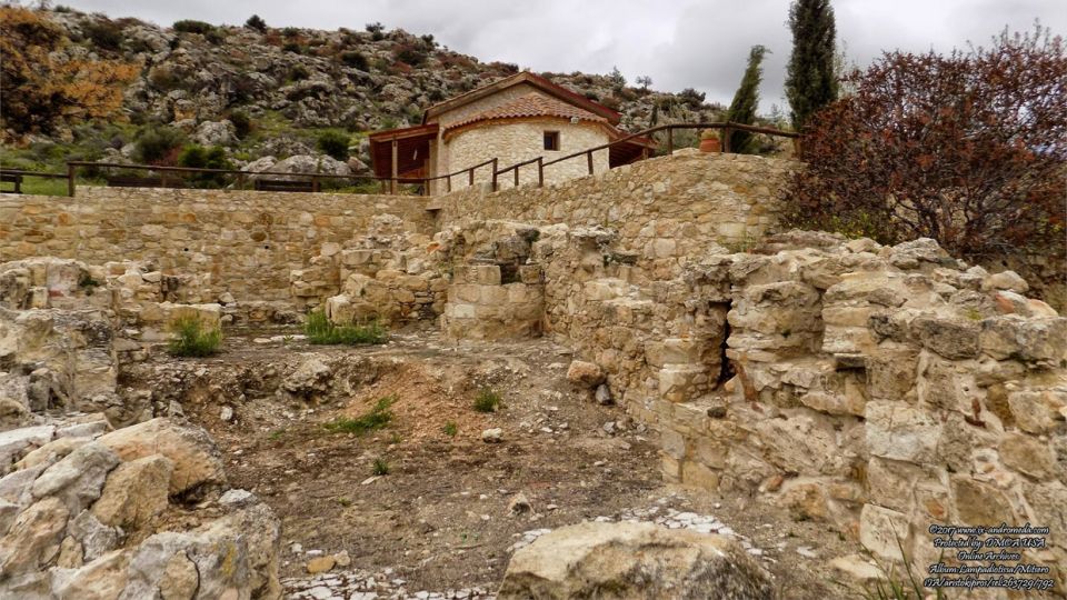 Η Παναγία η Λαμπαδιώτισσα στην κορυφή του λόφου "Κορώνη" στο Μιτσερό