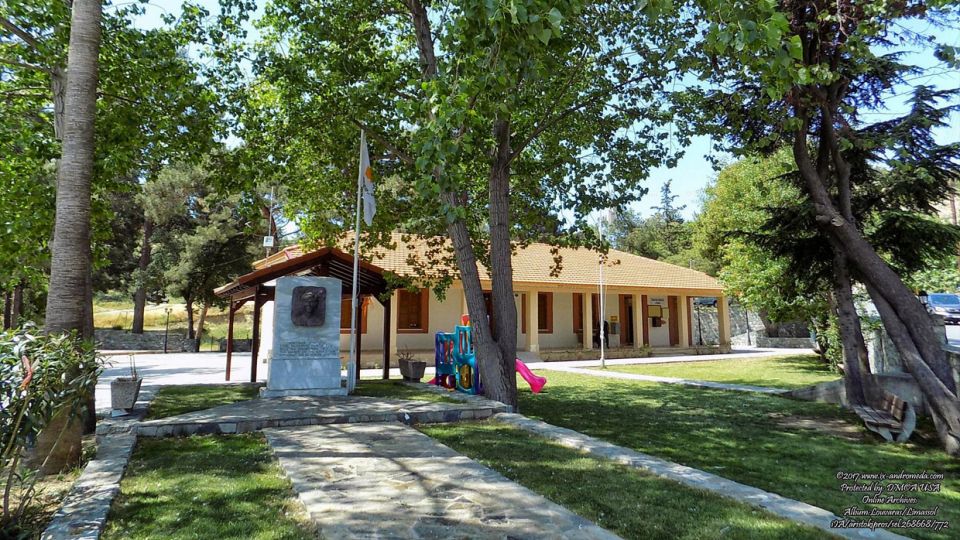 Τα γραφεία του προοδευτικού συμβουλίου Λουβαρά σε κεντρική και καταπράσινη τοποθεσία