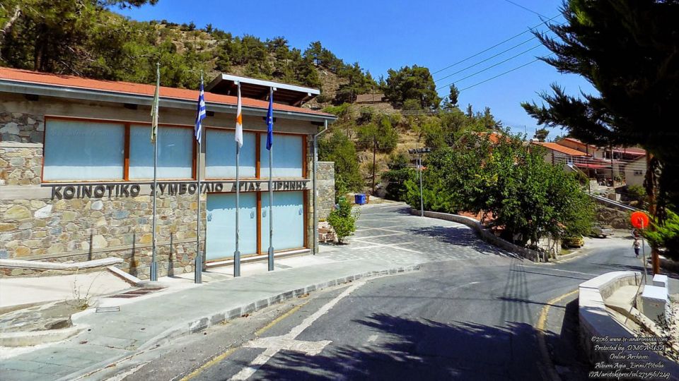 Το κτήριο που στεγάζει τα γραφεία του φιλοπρόοδου κοινοτικού συμβουλίου Αγίας Ειρήνης