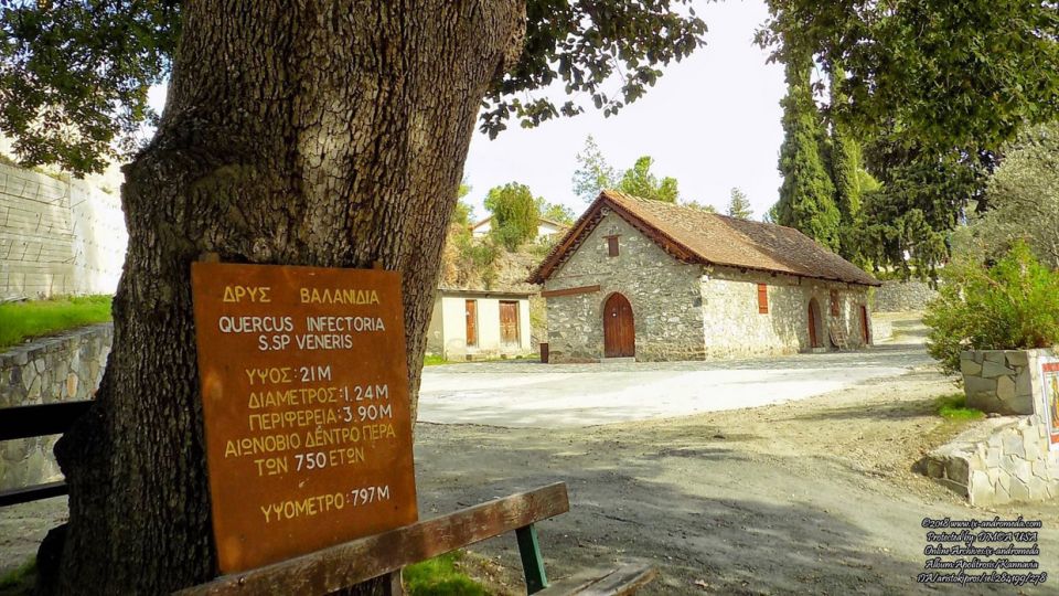 Στα Καννάβια υπάρχουν δύο εκκλησίες αφιερωμένες στην Παναγία Απολύτρωσης