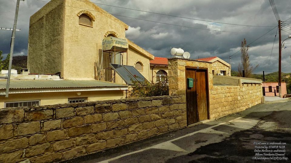 Χαρακτηριστική Κυπριακή αρχιτεκτονική στα σπίτια των Φοινικαριών