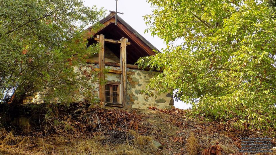 Ο Ιερός Ναός Αγίου Γεωργίου Αθρακός υπάρχει από την εποχή της Τουρκοκρατίας