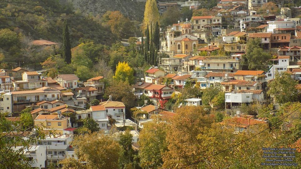 Το χωριό Παλαιχώρι όπως φαίνεται από το μνημείο της Κύπριας Μάνας