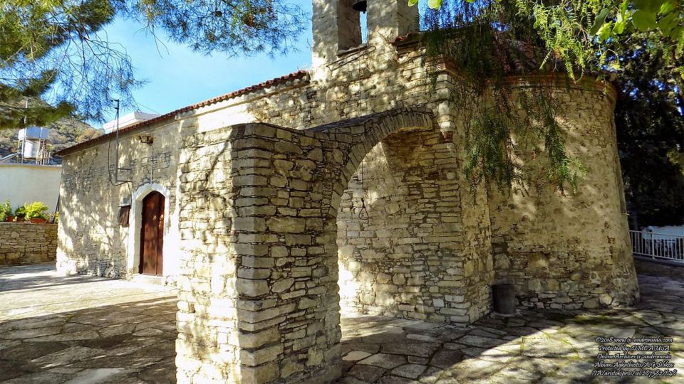 Η Παλαιά εκκλησία Αγίου Γεωργίου Αγκαθιώτη στο χωριό Άγιος Γεώργιος Συλίκου