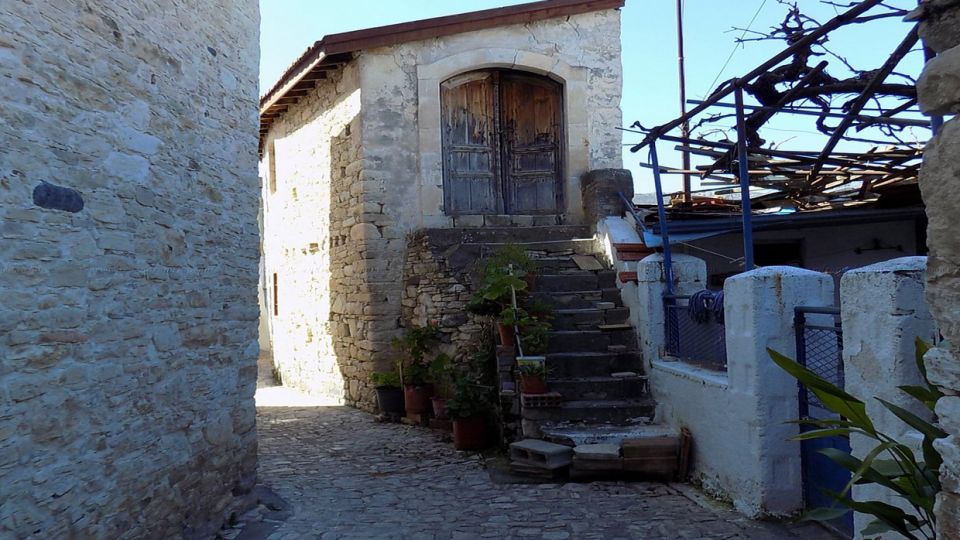 Γραφική όσο και όμορφη γειτονιά στο χωριό Δωρός της επαρχίας Λεμεσού