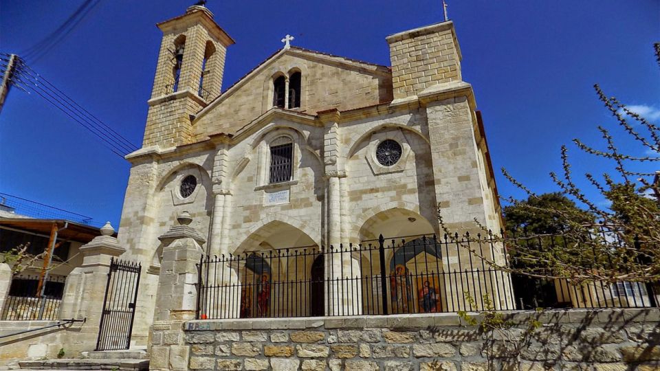 Σε ρυθμό Φραγκοβυζαντινό είναι κτισμένος ο Ιερός Ναός Ευαγγελισμός στο χωριό Βάσα Κοιλανίου