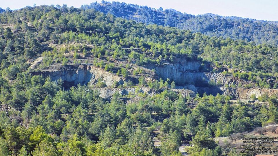 Στους λόφους των Αγγέλων ένα αρχαίο ορυχείο μεταμόρφωσε το τοπίο σε πραγματικό παράδεισο