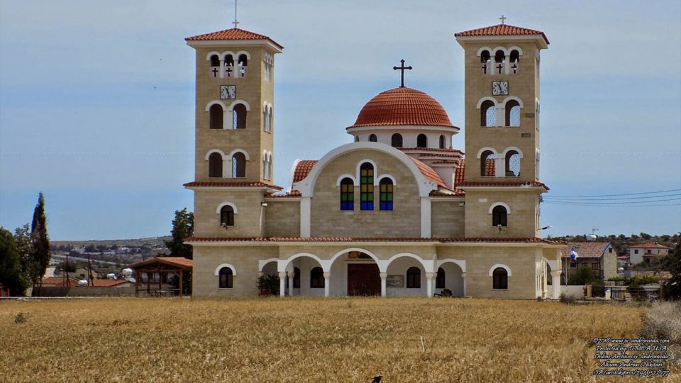Ο Ιερός Ναός Απόστολος Ανδρέας στο χωριό της Λευκωσίας, Νικητάρι είναι ο μόνος που είναι αφιερωμένος στον Άγιο στα γύρω χωριά