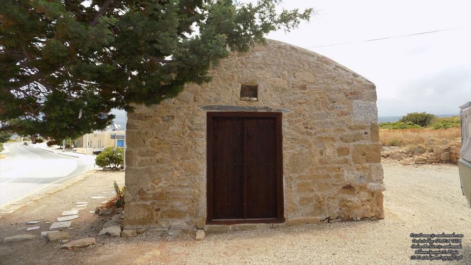 Η παλαιά εκκλησία του Αγίου Γεωργίου Πέγειας στο Ακρωτήριο Δρέπανο στην Πάφο