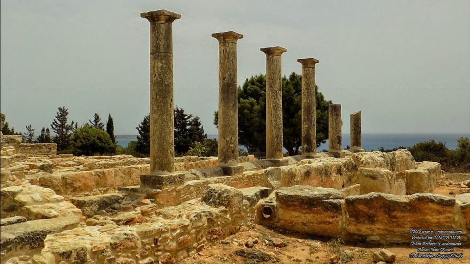 Ανάμεσα στους σημαντικότερους αρχαιολογικούς χώρους βρίσκεται το μερικώς αναστηλωμένο Ιερό του Απόλλωνα Υλάτη