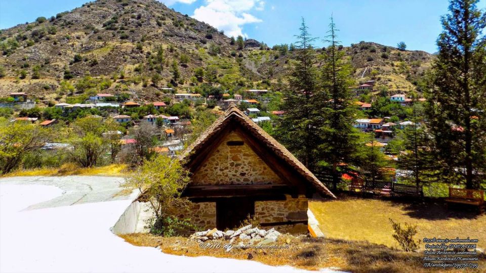 Εξωκλήσι αφιερωμένο στη Παναγία τη Καρδιοβαστάζουσα στο χωριό Καμινάρια
