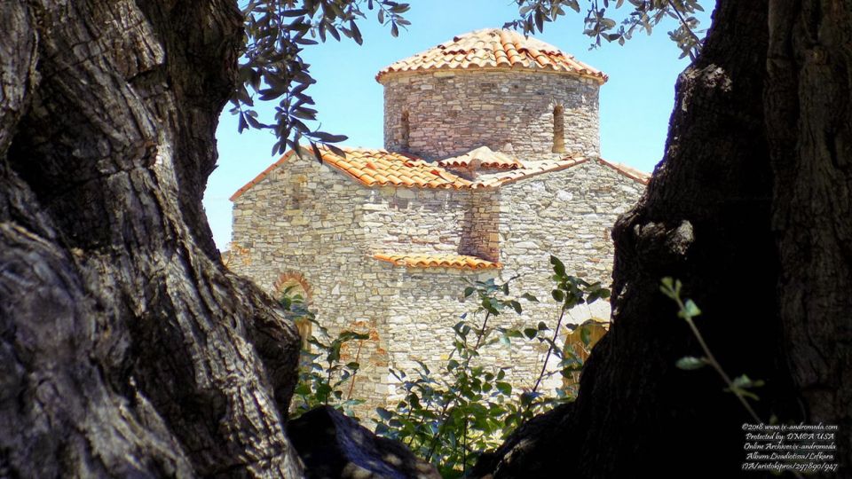 Το Βυζαντινό εξωκλήσι της Παναγίας της Λειβαδιώτισσας στο χωριό Πάνω Λεύκαρα