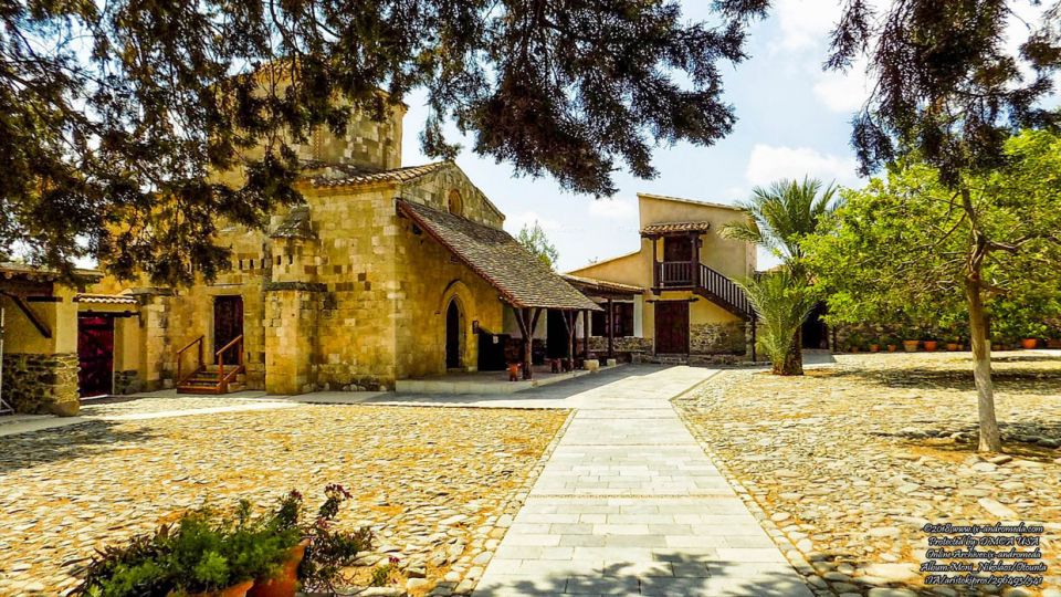 Όταν βρεθείς στην λιθόστρωτη αυλή της Μονής Αγίου Νικολάου Ορούντας η απόλυτη γαλήνη θα σε κυριεύσει  