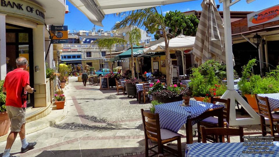 Η γραφική αλλά και παραδοσιακή πλακόστρωτη πλατεία του χωριού Πισσούρι Λεμεσού