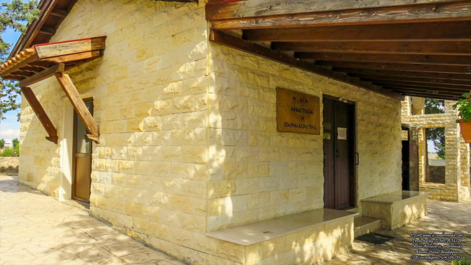 Το μικρό εξωκλήσι που είναι αφιερωμένο στην Αγία Αναστασία την Φαρμακολύτρια στην Αραδίππου
