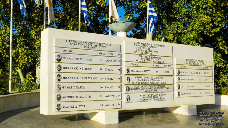 "Ἂς μὴ βρέξῃ ποτὲ τὸ σύννεφον, καὶ ὁ ἄνεμος σκληρὸς ἂς μὴ σκορπίσῃ τὸ χῶμα τὸ μακάριον ποὺ σᾶς σκεπάζει."