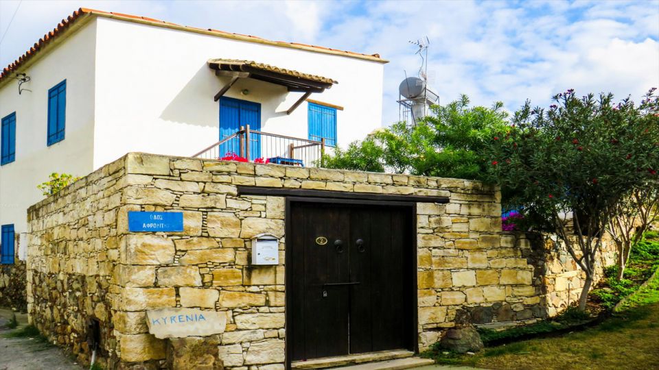 Χαρακτηριστικό αρχοντικό Αιγαιοπελαγίτικης αρχιτεκτονικής στο χωριό Κόρνος