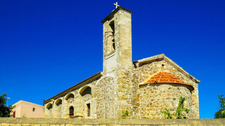 Ανάμεσα σε σπίτια και γειτονιές με παραδοσιακή αρχιτεκτονική βρίσκεται ο Ναός Αγίας Μαρίνας στην Μοσφιλωτή